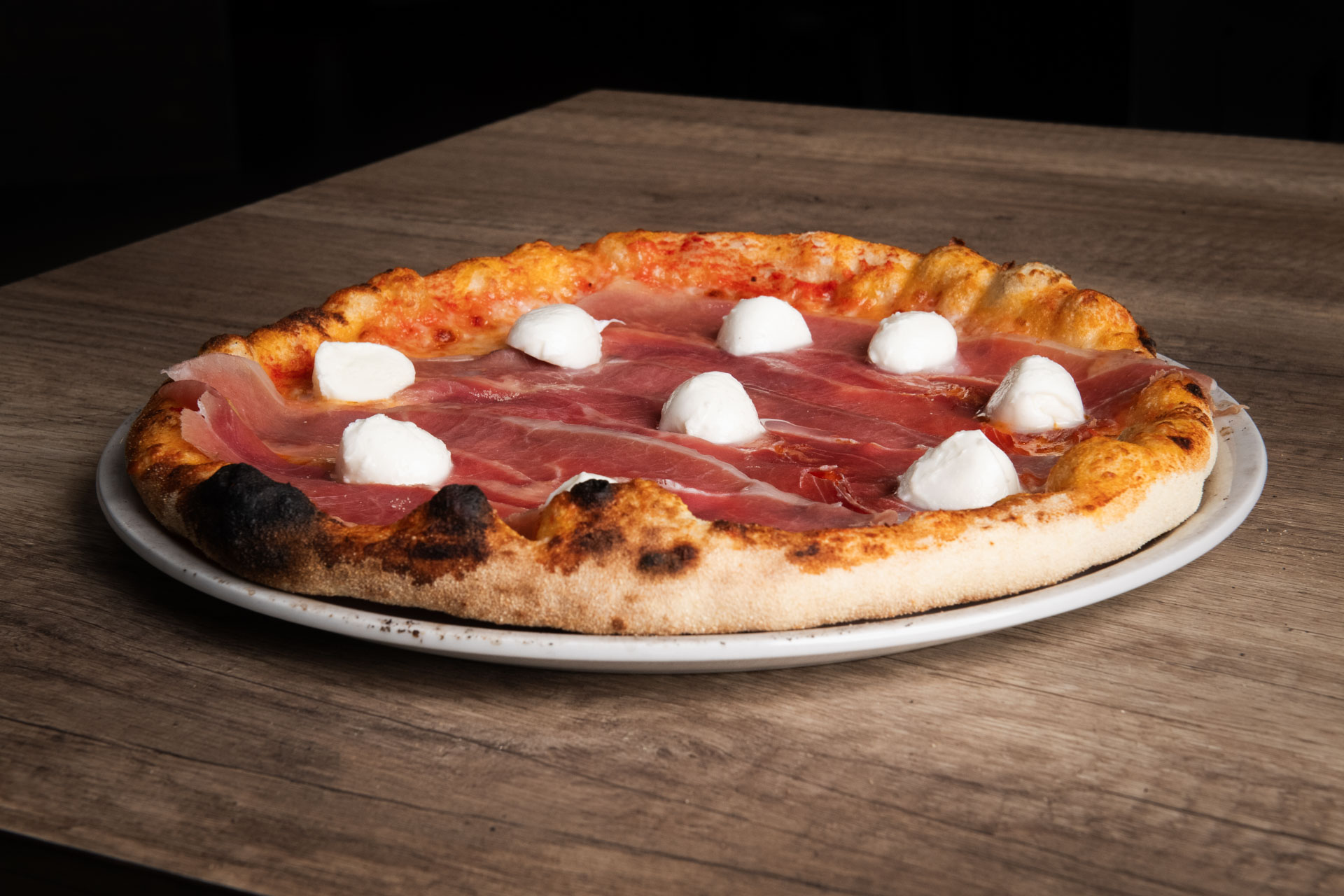 Crudo e bocconcini — vista laterale