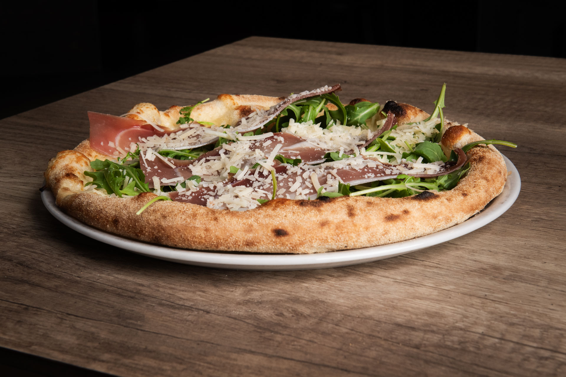 Rucola, speck e Grana Padano — vista laterale
